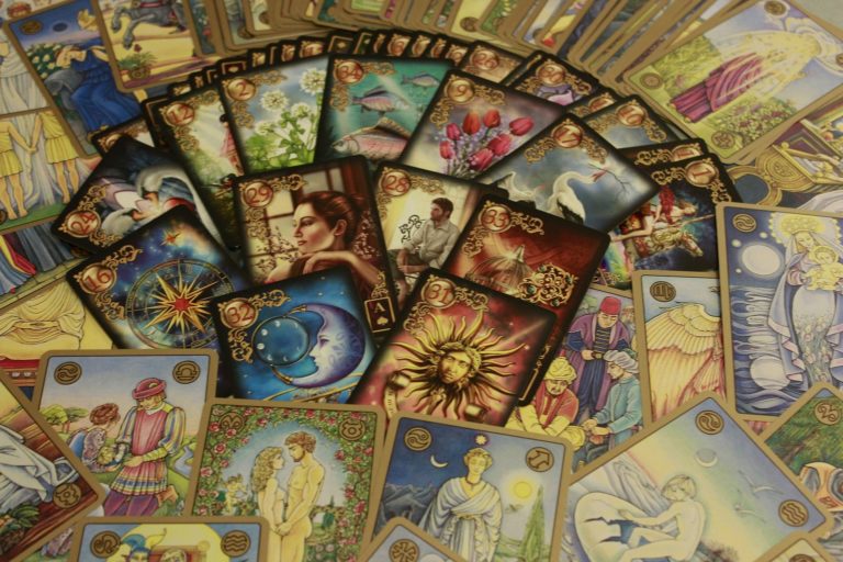 Le tarot divinatoire : tout ce que vous devez savoir