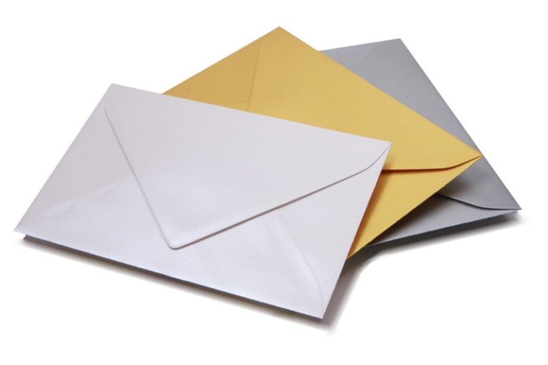 Quels sont les avantages des enveloppes carrées ?