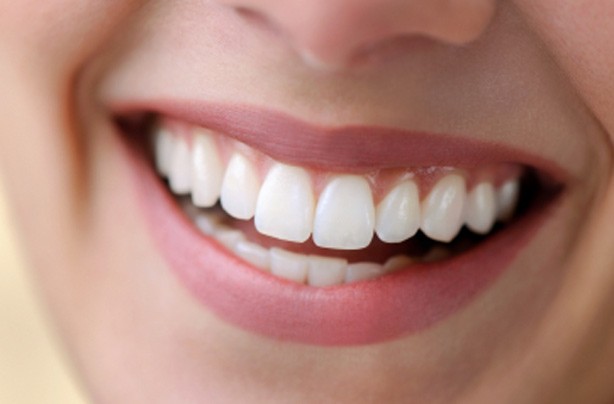 Comment entretenir votre prothèse dentaire à moindre coût ?