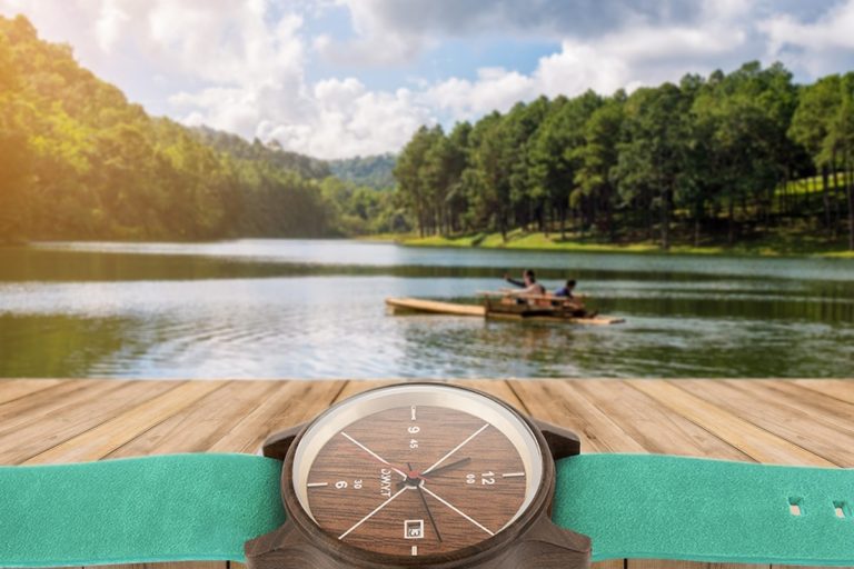 La montre en bois, l’accessoire mode léger et tendance qui respecte la planète !