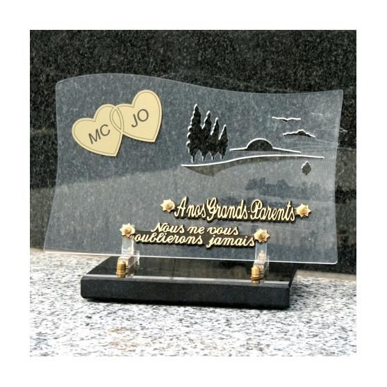 Pourquoi choisir une plaque funéraire personnalisée ?