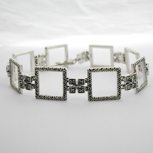 Comment connaître l’époque de ses anciens bijoux ?