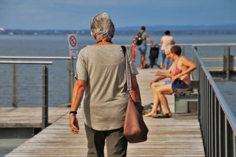 7 choses que vous pouvez faire aujourd’hui pour combattre l’isolement des personnes âgées