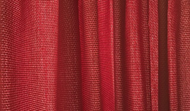 rideaux rouges