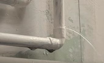 Comment colmater une fuite en attendant le plombier ?