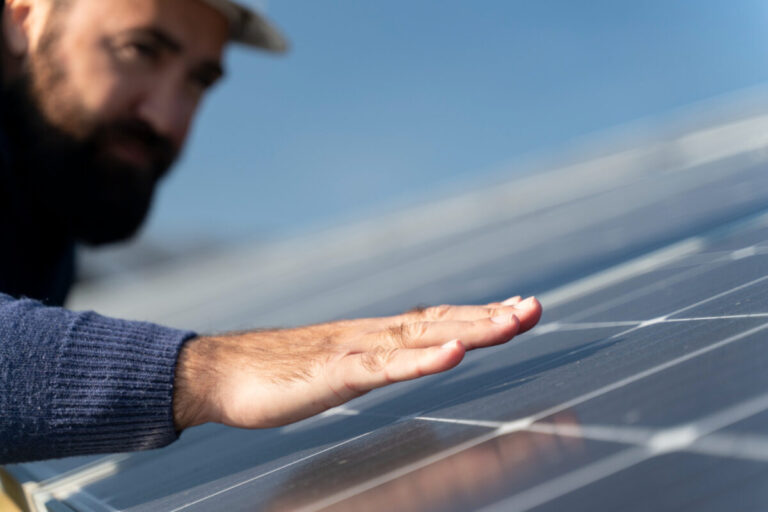 Panneaux solaires pour les entreprises : Pourquoi c’est un investissement rentable