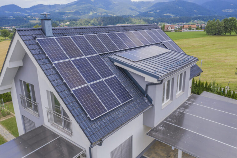 Panneaux solaires pour les maisons : Ce que vous devez savoir avant d’acheter