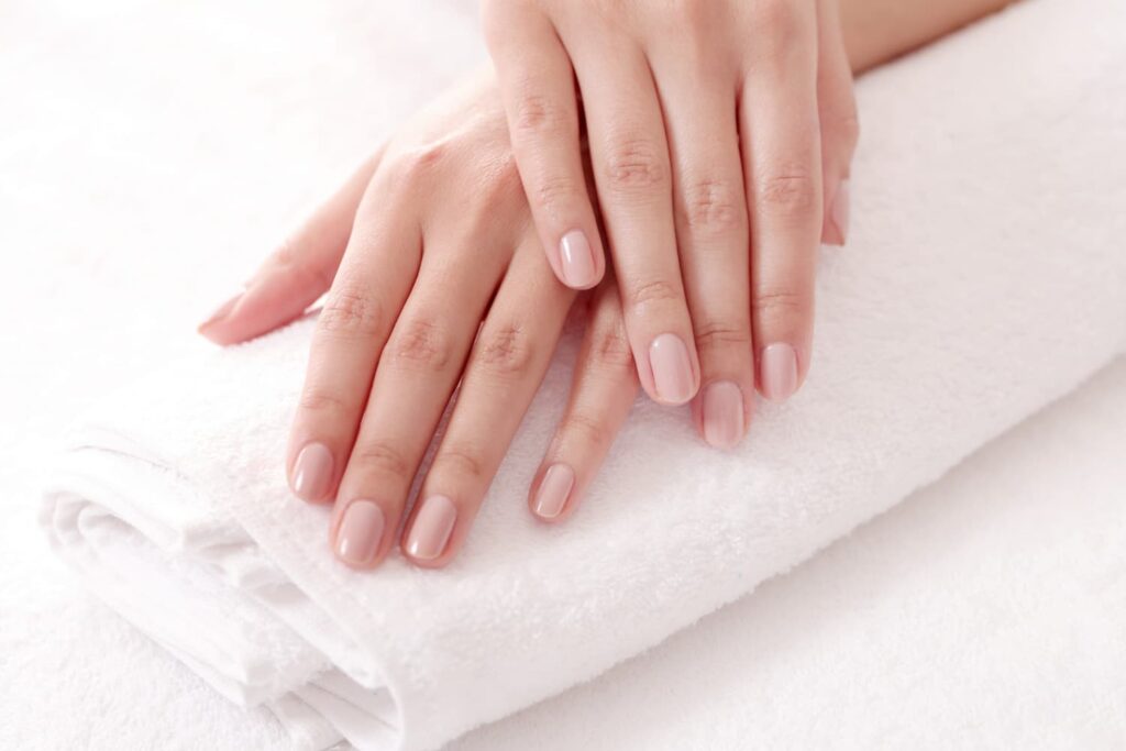 manucure en institut de beauté